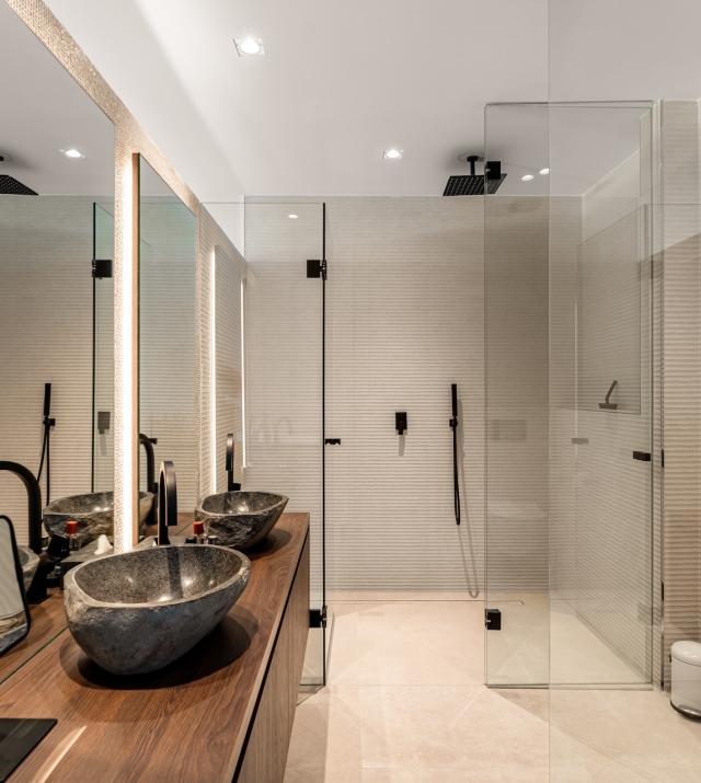Resa Estates luxury vila Can Furnet modern Villa moderna bathroom 4.jpg
